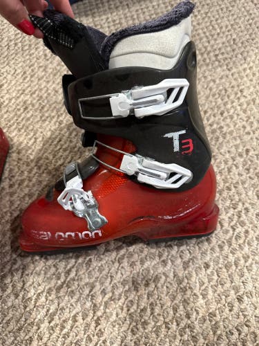 Mondo 23 & 23.5 Unisex Salomon T3 Ski Boots (Used)