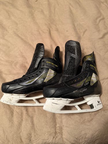Black 2022 True Catalyst 9 Hockey Skates Regular Width 8.5 (Used)