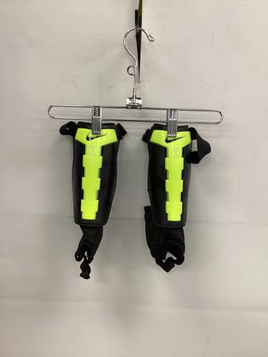 Used Nike Soccer Shin Guards Junior Green Sm 11851-s000039506