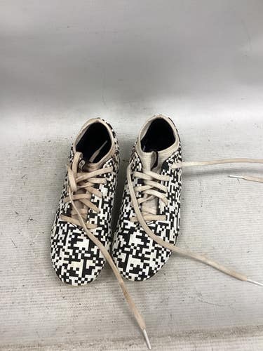 Used Under Armour Soccer Cleats White And Black Junior 03 11851-s000040784