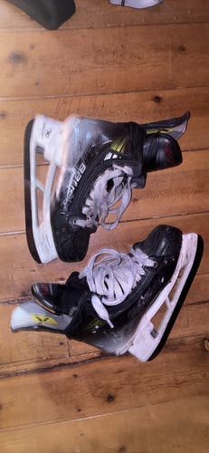 2023 Bauer Vapor Hyperlite 2 Hockey Skates 6 (Used)