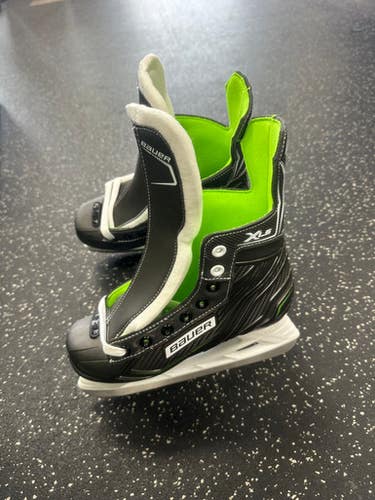 Used Bauer Xls Junior Hockey Skate Junior 03 11849-s000033421