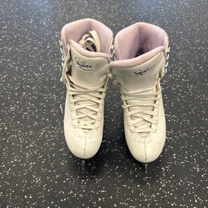Used Jackson Softskate Womens Softboot Skate White Senior 6 11849-s000037212