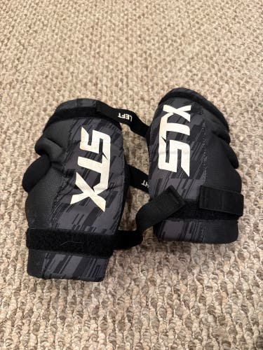 Medium Youth STX Stallion 75 Arm Pads (Used)