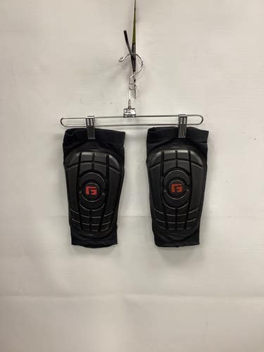 Used Soccer Shin Guards Junior Black Md 11851-s000039204