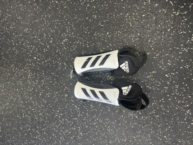 Used Adidas Soccer Shin Guards Youth White Sm 11849-s000034661