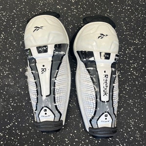 Used Reebok Xtk Youth Shin Guards Black And White 9" 11849-s000029146