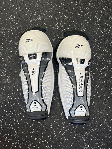 Used Reebok Xtk Youth Shin Guards Black And White 9" 11849-s000029146