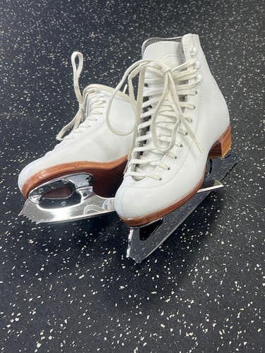 Used Riedell Celebrity Womensfigure Skate White Senior 5 11849-s000033692