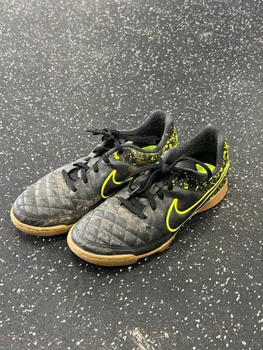 Used Nike Soccer Indoor Shoes Black Senior 5.5 11849-s000035967