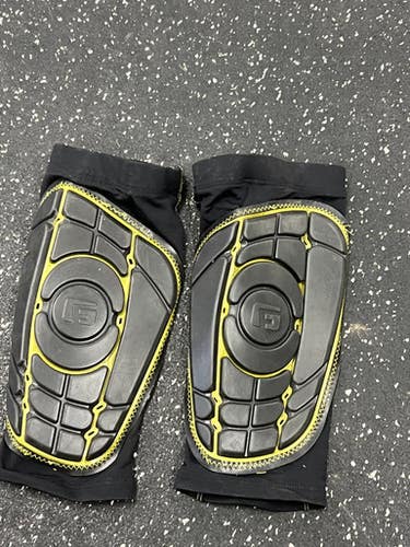 Used G Force Soccer Shin Guards Junior Black Md 11849-s000035968