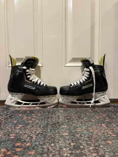 Black Bauer Supreme Comp Hockey Skates Regular Width 6 (Used)