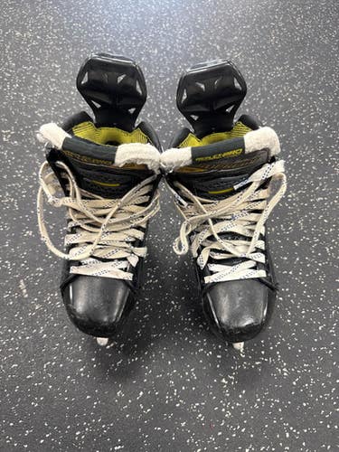 Used Bauer 2s Pro Intermediate Hockey Skate Intermediate 4.5 11849-s000036646