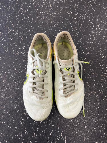 Used Nike Soccer Cleats White Senior 5 11849-s000031795