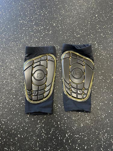 Used Soccer Shin Guards Junior Black Lg 11849-s000032956