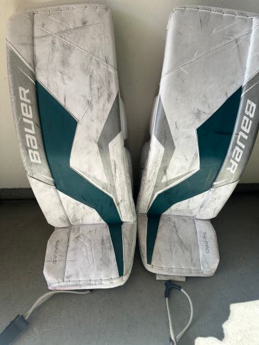 Large Bauer Sv-Pro Goalie Leg Pads (Used)