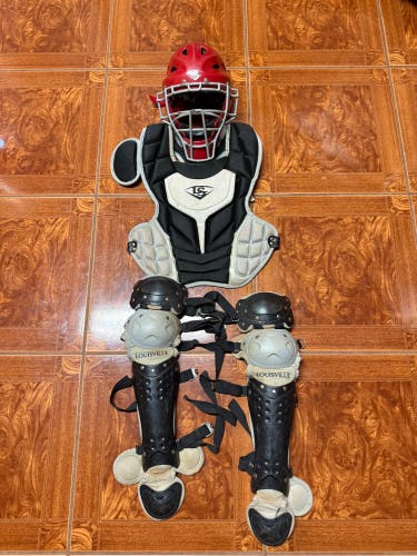 Intermediate Louisville Slugger Catcher's Combo (Used)