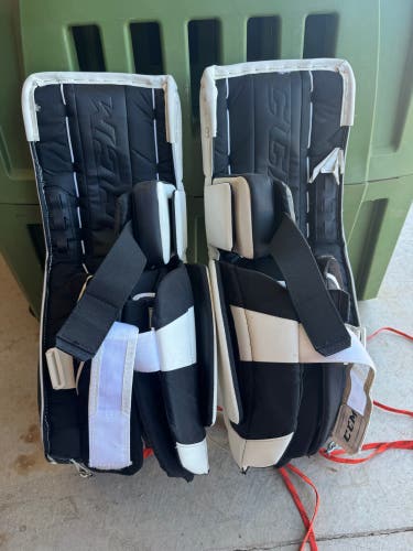30" CCM Extreme Flex 5.9 Goalie Leg Pads (Used)