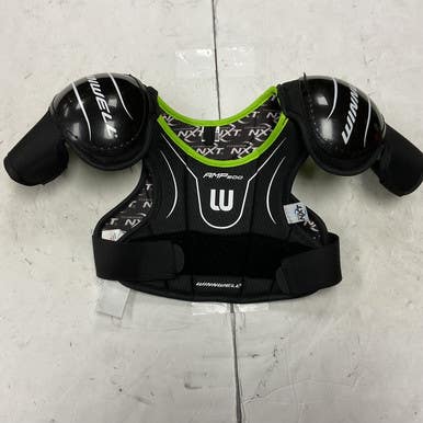 Used Winnwell Amp 500 Youth Shoulder Pads Black And Green Md 11855-s000182374