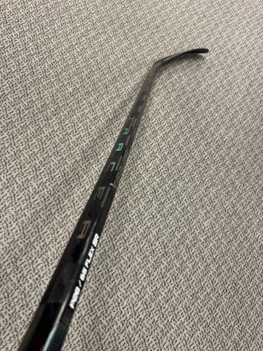 Senior Black Bauer Nexus Tracer Left Hand Hockey Stick P28 65 Flex (New)