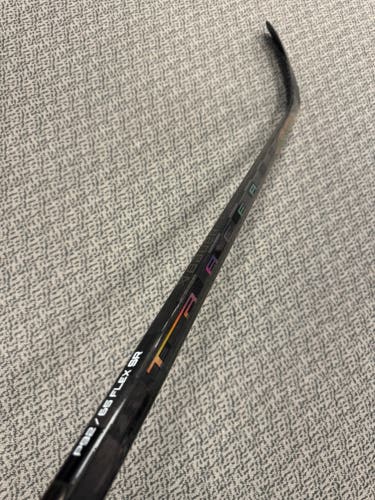 Senior Black Bauer Nexus Tracer Right Handed Hockey Stick P92 65 Flex (New)