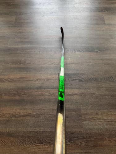Junior CCM JetSpeed FT8 Pro Right Handed Hockey Stick P28 40 Flex (New) - Limited Edition Green
