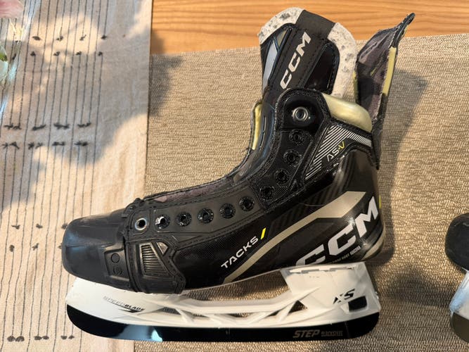 Black 2022 CCM AS-V Hockey Skates Regular Width 9.5 (Used)