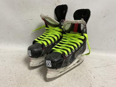 Used Bauer Vapor X70 Junior Hockey Skate White Black Red Junior 02 11855-s000204480