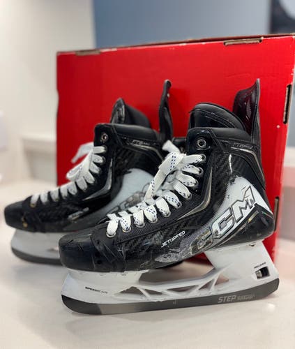 CCM JetSpeed FT8 Pro Hockey Skates / Senior 9 Regular Width (Good Condition)