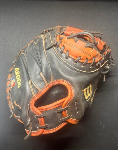 Wilson A2000 RH Catcher's Glove 32.5" (Used)