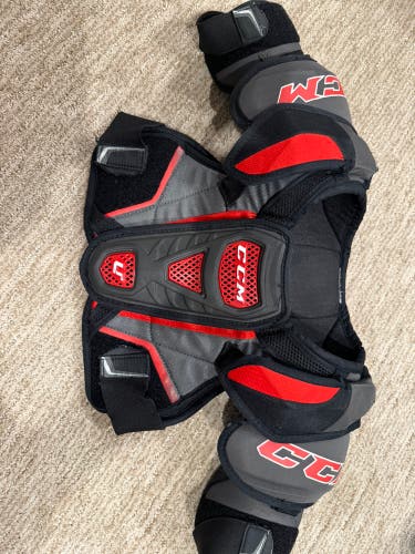 Medium Junior CCM U+ Shoulder Pads (Used)