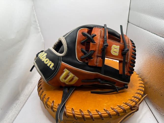Wilson RH Infield A2000 1975 Baseball Glove 11.75" (Used)