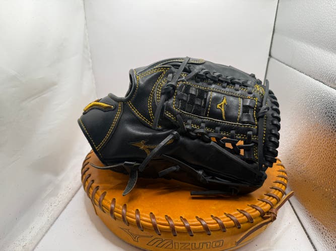 Pitcher's RH Mizuno GMP 100JBK Baseball Glove 12" (Used)
