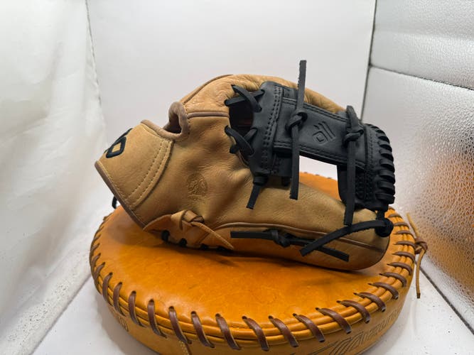 Infield RH Nokona SKN Baseball Glove 11.25" (Used)