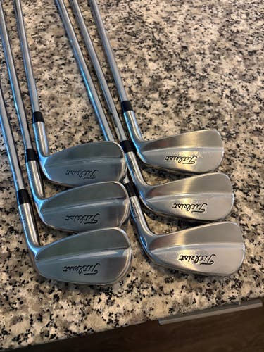 Men's Titleist 620 MB Right Handed Iron Set Stiff Flex (Used)