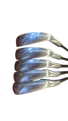Titleist T400 Iron Set 6-PW Graphite Regular Flex Very Good Condition