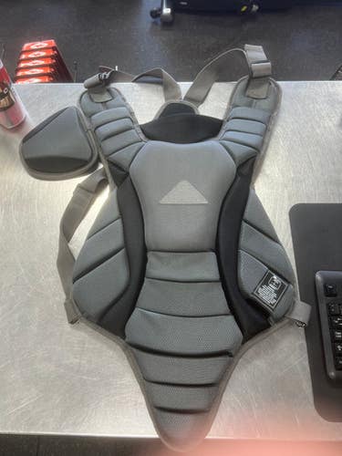 Used Chest Protector Catchers Chest Protector Grey Adult 11497-s000154906