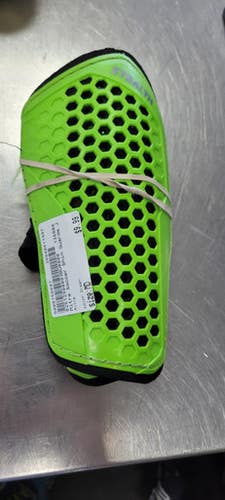 Used Mitre Soccer Shin Guards Junior Green Md 11497-s000156697