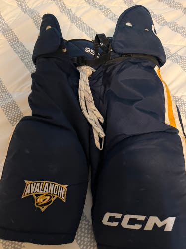Men's Senior Medium CCM Hockey Pants (Used)