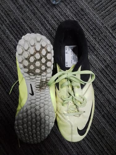 Used Nike Junior 06 Indoor Soccer Turf Shoes 11769-s000012499