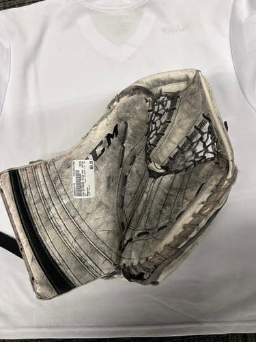 Used Ccm Extreme Flex Pro Regular Goalie Catchers 11769-s000018779