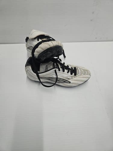 Used Umbro Soccer Cleats White Junior 05 11769-s000020663