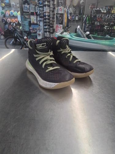 Used Under Armour Junior 03.5 Basketball Shoes 11769-s000023958