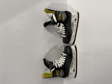 Used Bauer Ignite Pro Junior Hockey Skate Junior 04 11769-c000029395