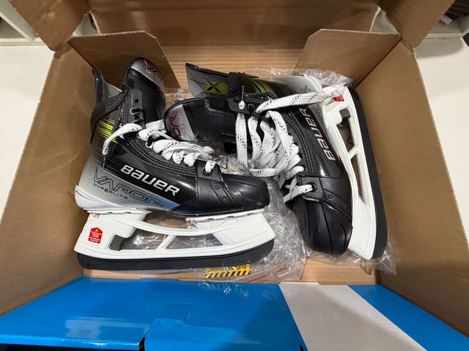 Bauer Vapor Hyperlite 2 Hockey Skates Regular Width 9 (New)