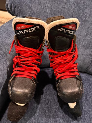 2021 Bauer Vapor X3.5 Hockey Skates Size 6 (Used)