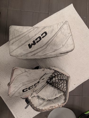 2024 CCM EFlex 6 Regular (Used) gloves combo