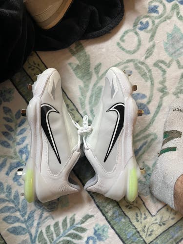 White Men's Size M 10.0 (W 11.0) Adult Nike Force Zoom Trout 8 Pro Low Top Metal (New)