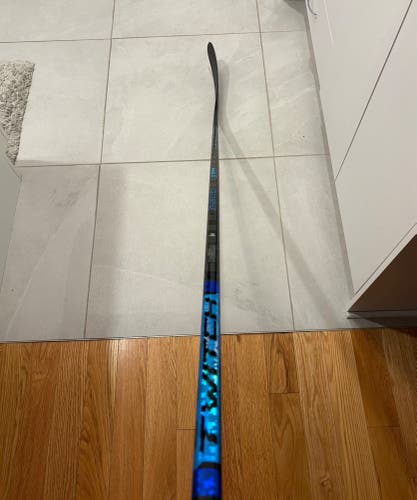 Senior Bauer Twitch Right Handed Hockey Stick P92 87 Flex (Used)