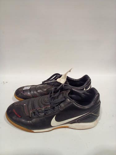 Used Nike Senior 7.5 Indoor Soccer Indoor Cleats 11847-s000012412